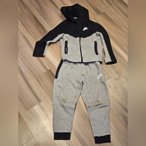Kids Nike Tech Fleece set